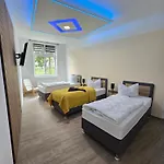 Stilvoll Zu Hause Mit Charme, Bis Zu 6 Personen * Halberstadt